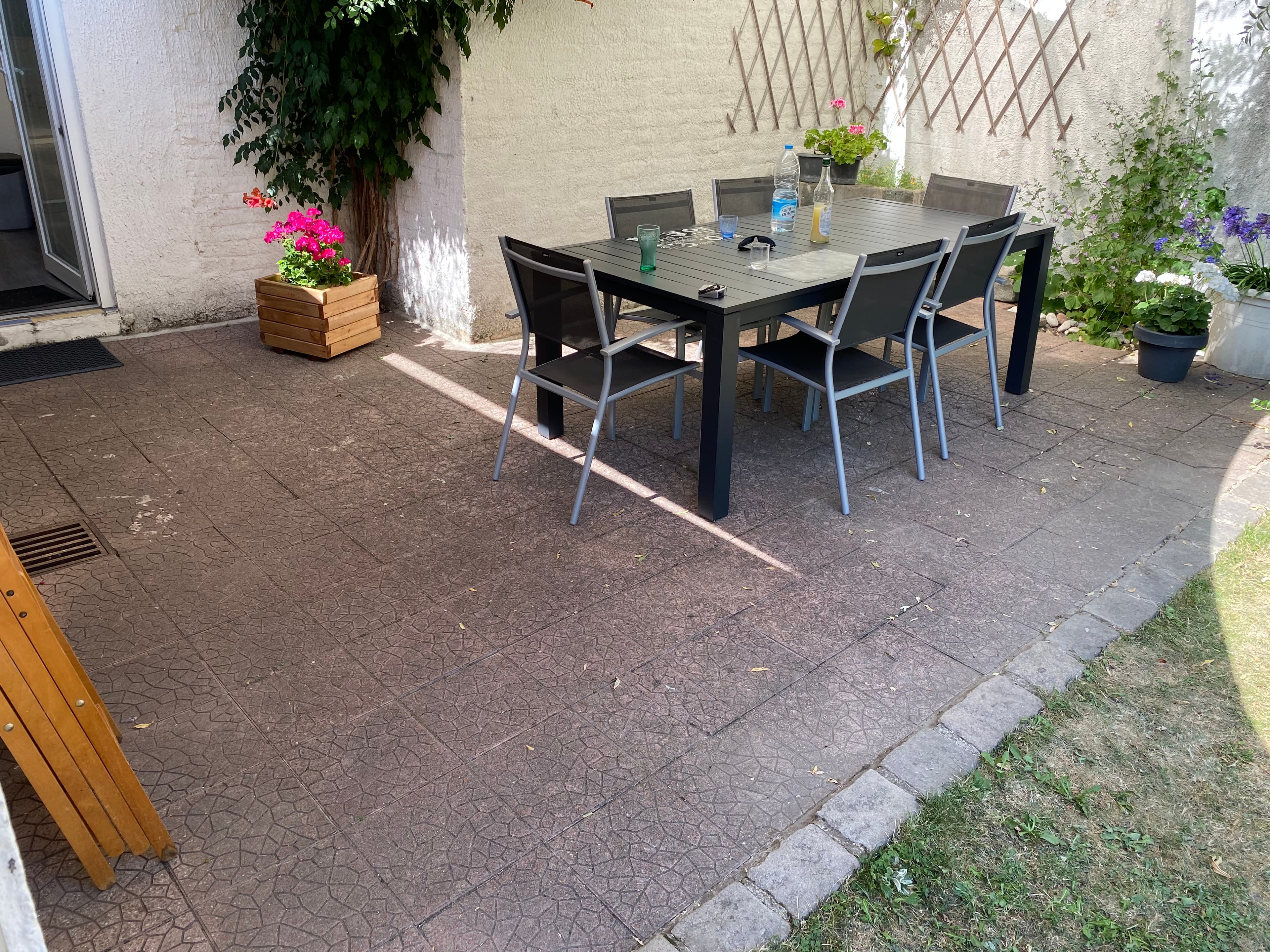 Terrasse en dalles béton avant travaux